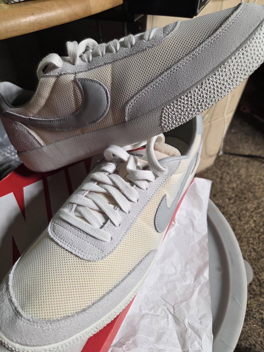 Nike Men’s Cream and Light Gray Retro Runner Sneakers